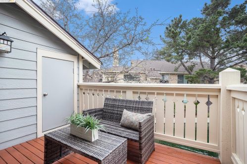 18 Lakeshore Ct, Richmond CA  94804-7419 exterior