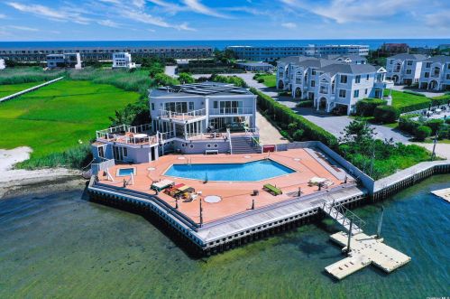 570 Dune Rd, West Hampton Beach, NY 11978-2941