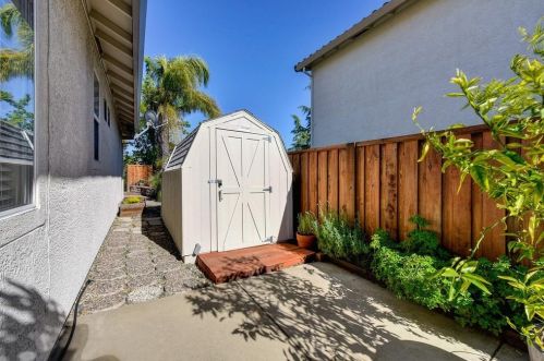 392 Illsley Way, Folsom CA  95630-8427 exterior