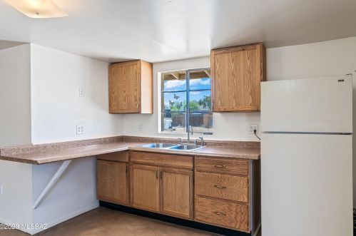 902 Prince Rd, Tucson AZ 85705-3028 exterior