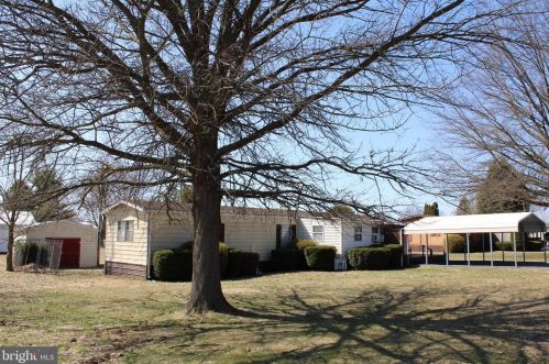1000 May Apple Dr, Lees Cross Roads, PA 17257-8929