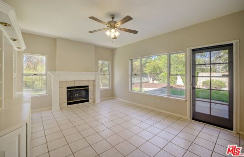 26520 Mistletoe Ct, Santa Clarita CA  91355-3525 exterior