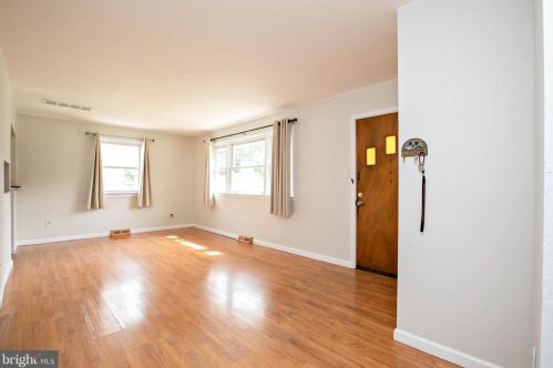 121 Hannold Blvd, West Deptford NJ  08096-1815 exterior