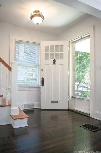 10 Taylor Pl, Southport, CT 06890-1120