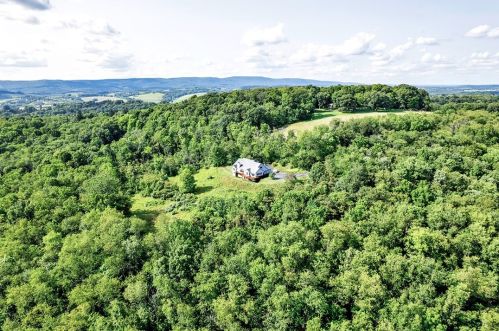 142 Mountain Rd, Ligonier, PA 15658-9215