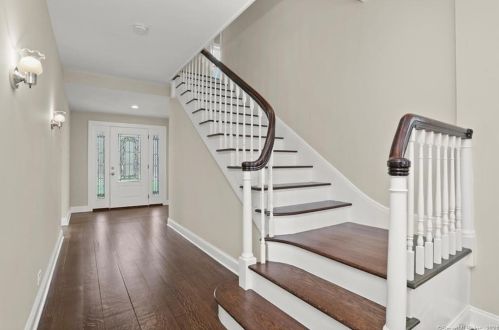 1191 Smith Ridge Rd, New Canaan CT  06840-2333 exterior