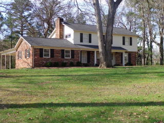 114 Lockhart St, Camden, TN 38320-1296