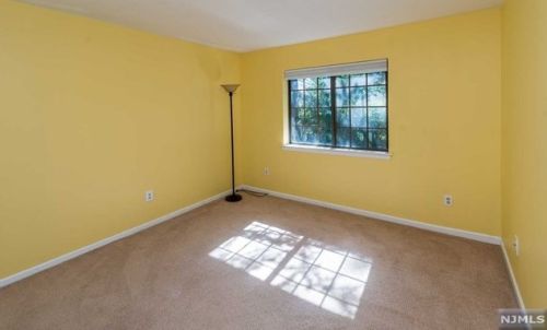 3710 Mark Twain Way, Mahwah NJ  07430-3477 exterior