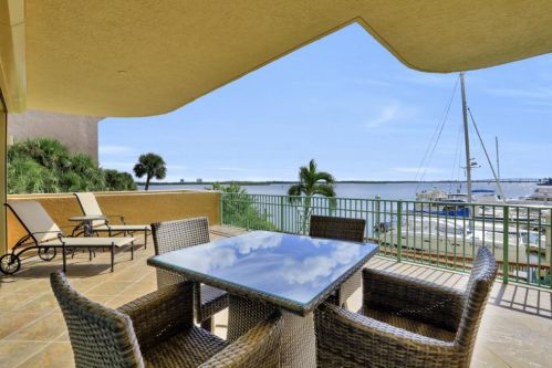 1079 Bald Eagle Dr, Marco Island, FL 34145-2130