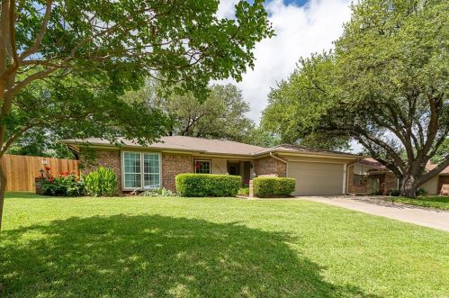 2900 Bluebonnet Ln, Bedford, TX 76021-2714