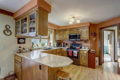 14655 Fairfield Dr, Waukesha, WI 53151-1208