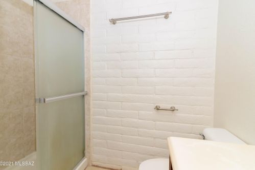 8450 Old Spanish Trl, Tucson AZ 85710-4302 exterior