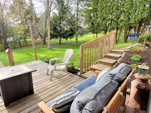 906 Squire Ln, West Bend, WI 53090-8415