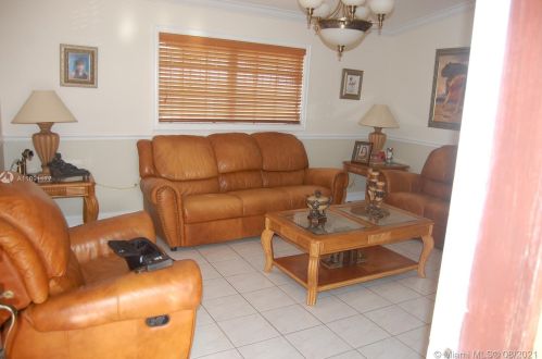 2424 71st Pl, Hialeah FL  33016-5444 exterior