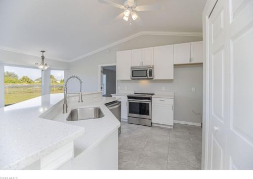 1527 Crestwood Cir, Lehigh Acres, FL 33936-5925