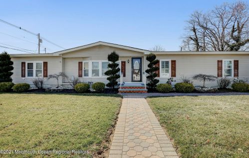 136 Sycamore Ave, Middletown, NJ 07748-6219