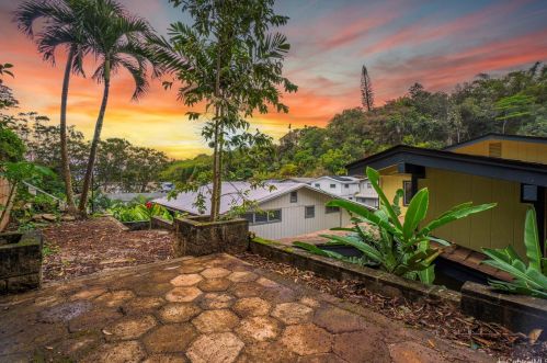 2437 Akepa St, Pearl City HI  96782-1069 exterior