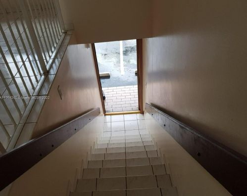 2204 74th St, Hialeah, FL 33016-6860