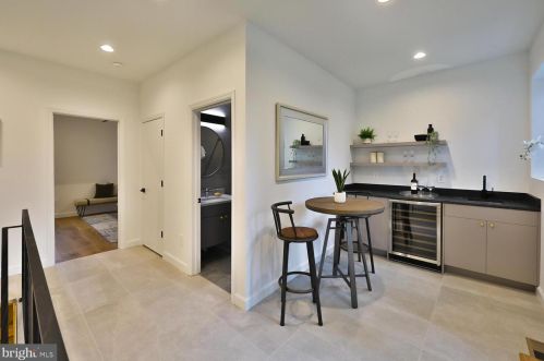 2037 Locust St, Philadelphia PA  19103-5613 exterior