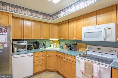 37 Constitution Ave, Gardenville, PA