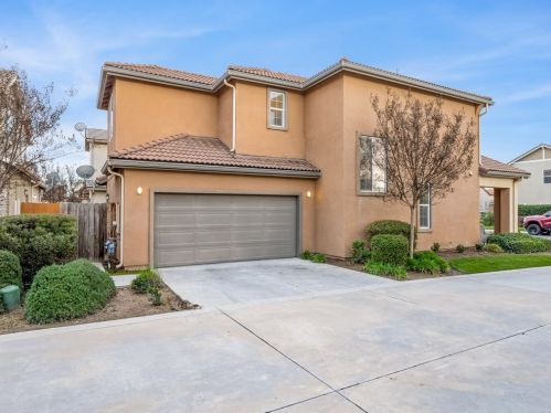 4478 Artemisa Dr, Fresno CA  93722-6450 exterior