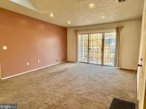 40 Cheverny Ct, Trenton, NJ 08619-4714
