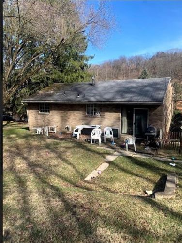 634 Homewood Dr, Pittsburgh, PA 15235-4439