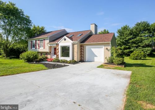 27 Cloverdale Pl, Charles Town WV  25414-4033 exterior