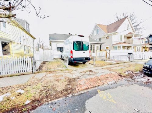 40 Boston Ter, Bridgeport, CT 06610-2555