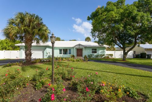 1115 Lake Dr, Delray Beach, FL 33444-2923