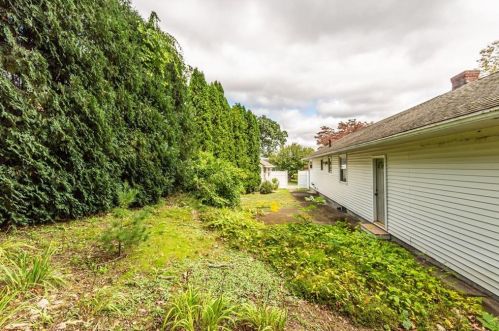 7 Plymouth Rd, North Providence RI  02904-5227 exterior