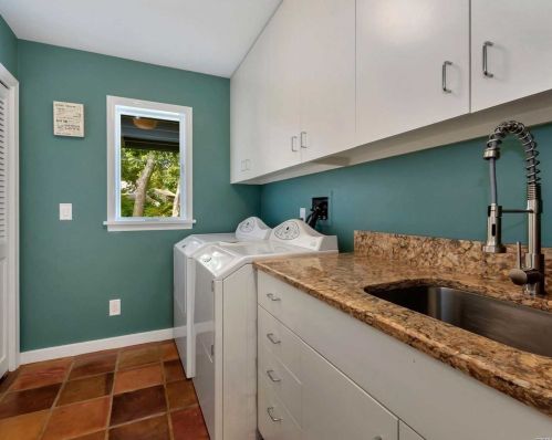 400 Windjammer Dr, Southold NY  11971-2217 exterior