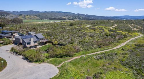 1001 Ocean Blvd, Moss Beach, CA 94038-9782