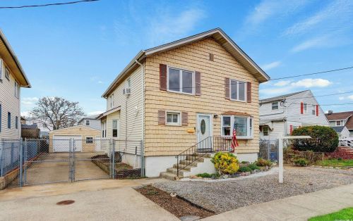 53 4th Ave, East Rockaway, NY 11518-2011