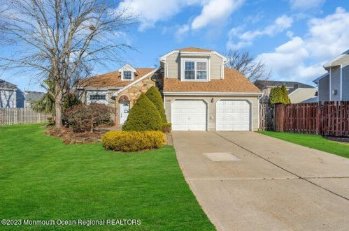 109 Kentucky Way, East Freehold, NJ 07728-4626