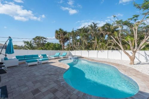575 97th Ave, Naples, FL 34108-2286