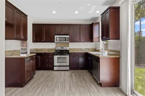 6220 Autumnwood Dr, Riverside, CA 92505-2296