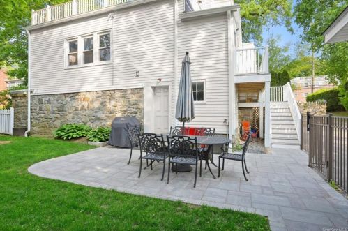 579 Bedford Rd, Pleasantville NY  10570-3348 exterior