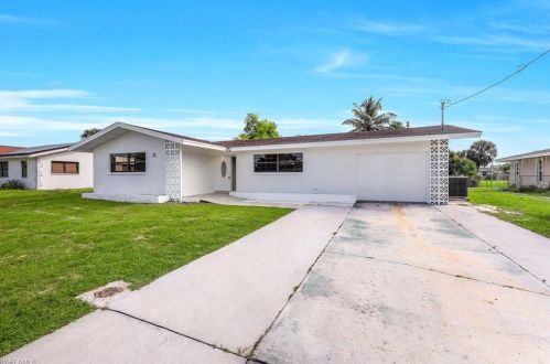 2270 42nd St, Naples, FL 34116-6436