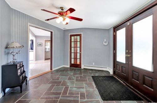 12 Marirod Ct, Northport, NY 11768-3317