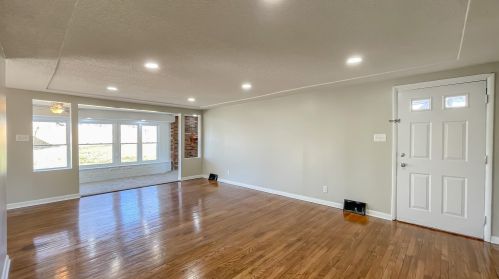 137 Roger Ln, Florence KY  41042-2336 exterior