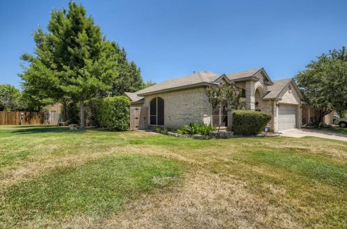 912 Harwood Ct, Euless, TX 76039-3920