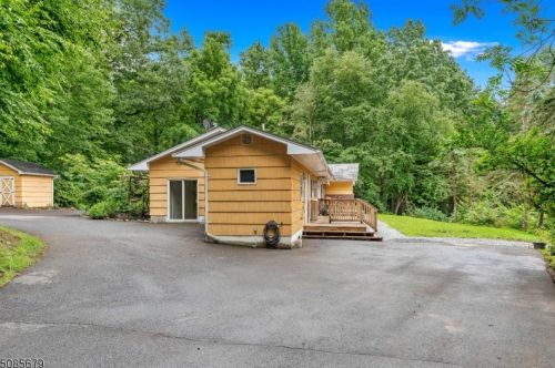 182 Mitchell Rd, Oxford, NJ 07863-3344