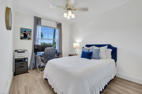 302 Stanhope Cir, Naples FL  34104-0812 exterior