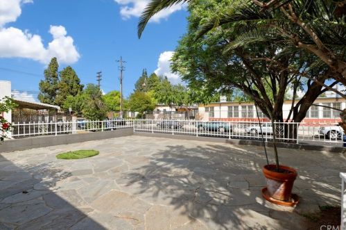 5945 Craner Ave, North Hollywood, CA 91601-1432