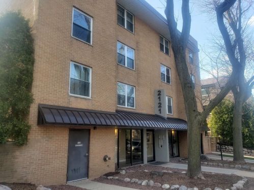 2121 Cambridge Ave, Milwaukee WI  53202-1064 exterior