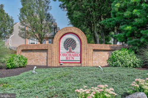 1528 Macintosh Way, Hummelstown PA  17036-8727 exterior