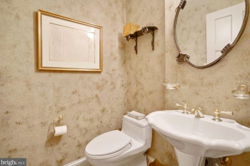 4310 42, Washington DC 20016-4613 exterior