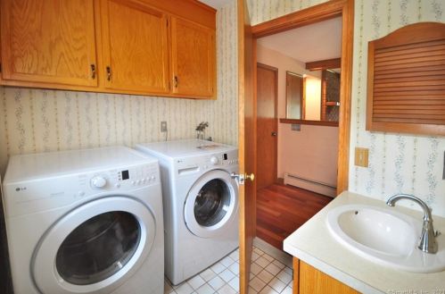 156 Carriage Way, Windsor CT 06095-2008 exterior