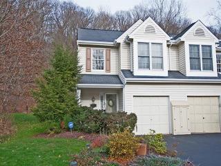 247 Commons Dr, Oakmont, PA 15139-1188